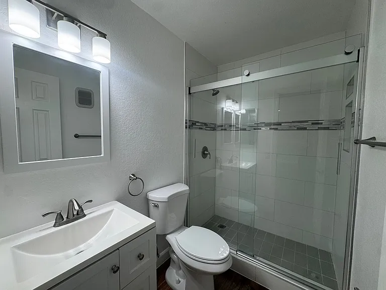 1355 Loma Ave #205 — Photo 17