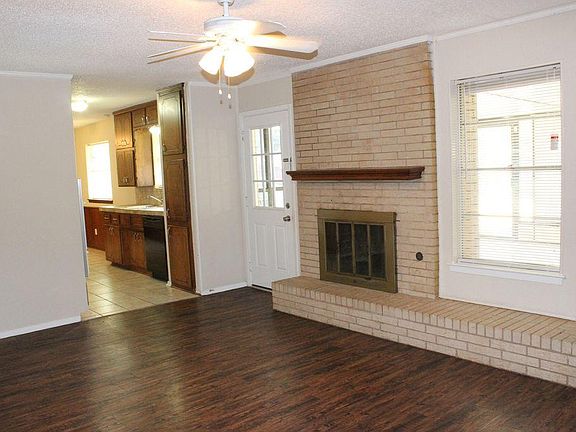 2nd image of 1901 Galahad Ln