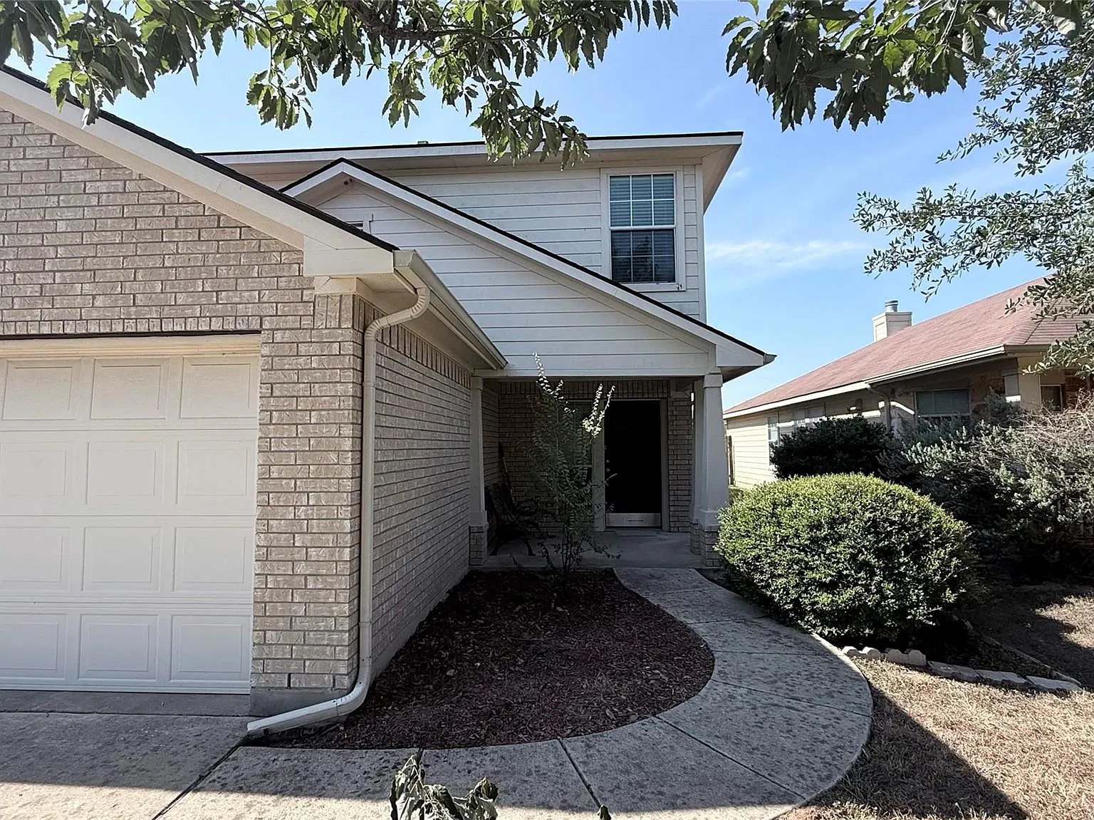 3 bed, 2.5 bath, 1560 sqft, $2,050 — Photo 2