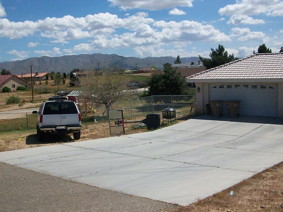 2nd image of 18265 Wisteria St