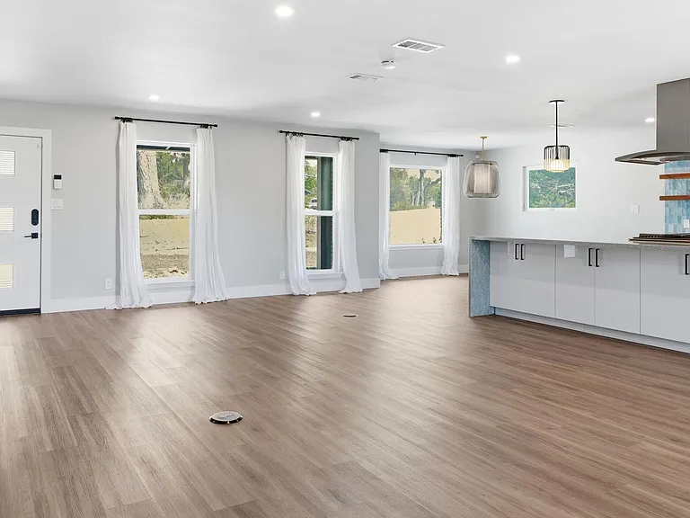 6103 Cherrylawn Cir — Photo 2