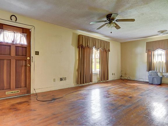 2nd image of 4640 Fairmont Ave