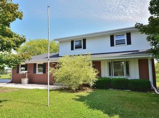 W127N12344 Knollwood Dr, Germantown, WI 53022