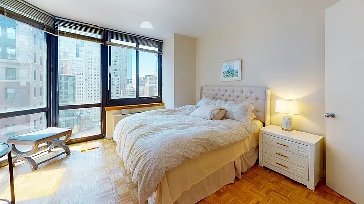 Rented by Bond New York | media 25