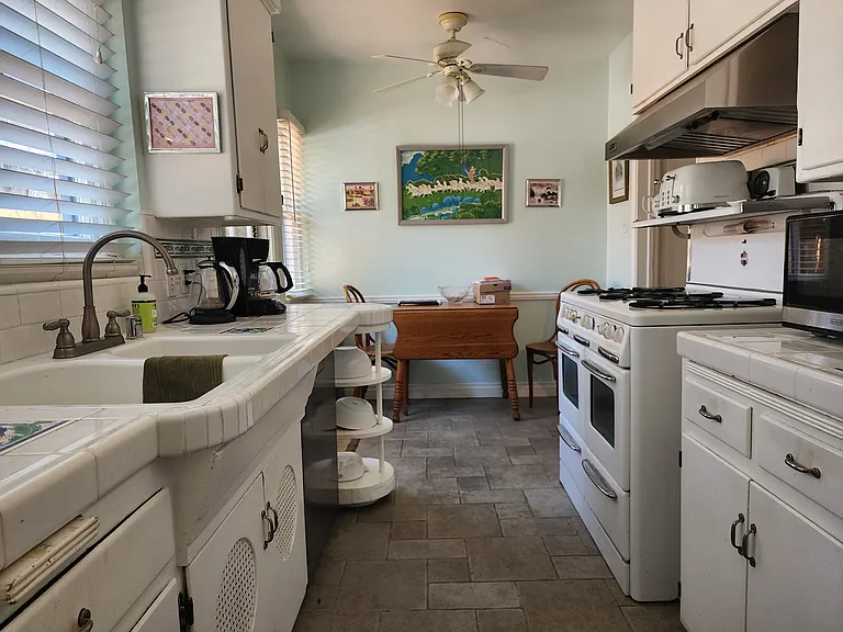 10758 Farragut Dr — Photo 14