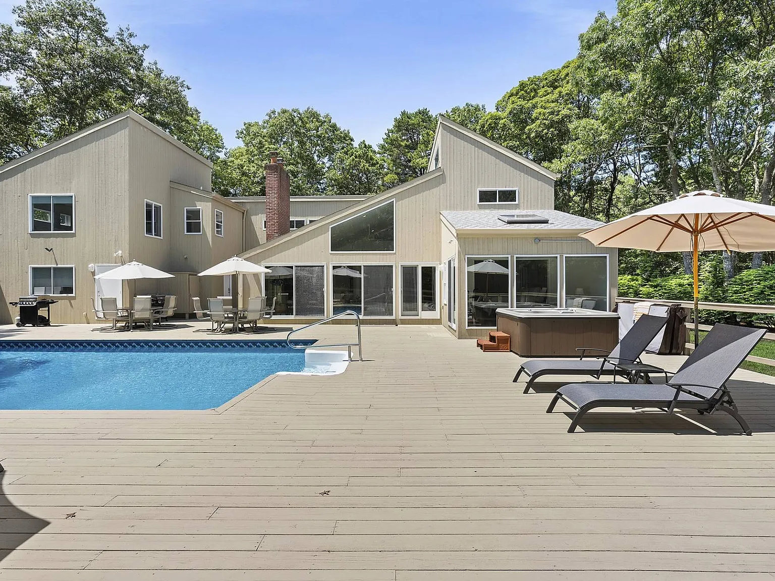 Quogue Contemporary With Heated Pool & All-Weather Court — Photo 2