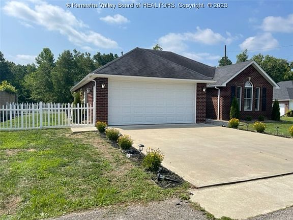 3rd image of 6013 Pullen Ct