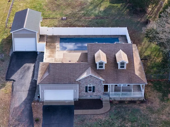 134 Rolling Meadows Dr, Bowling Green, KY 42101