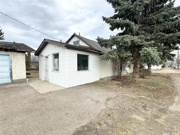 107 & 109 Otter STREET, Cut Knife, SK S0M 0N0
