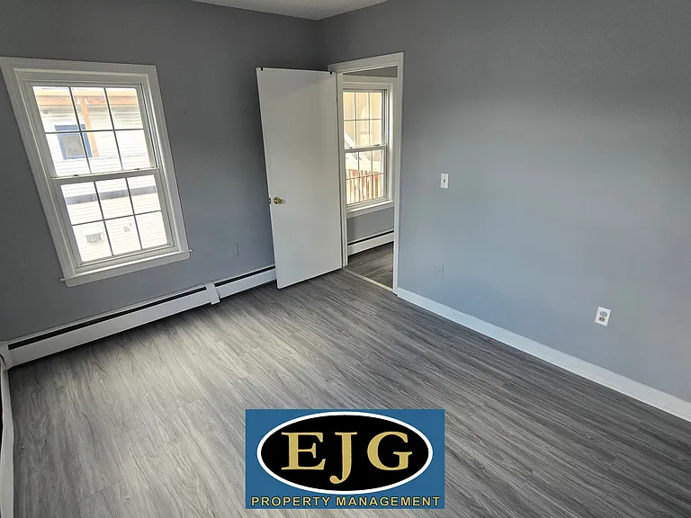 51-53 Laurel St #2 — Photo 16
