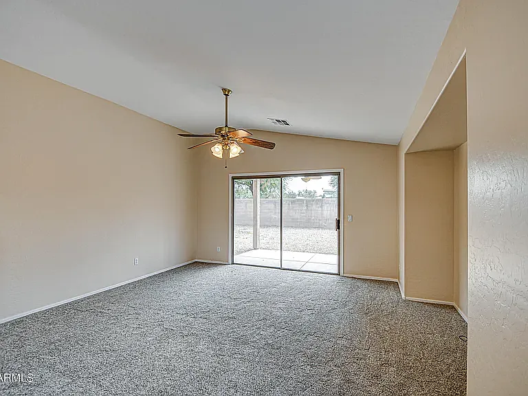 31111 N Claridge Cir — Photo 16