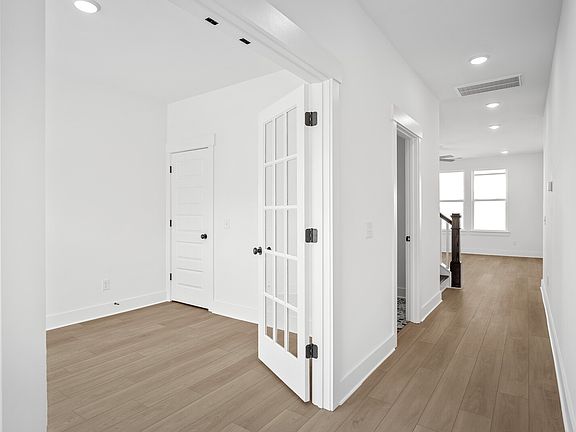 5th image of 2155 Old Spring Ln