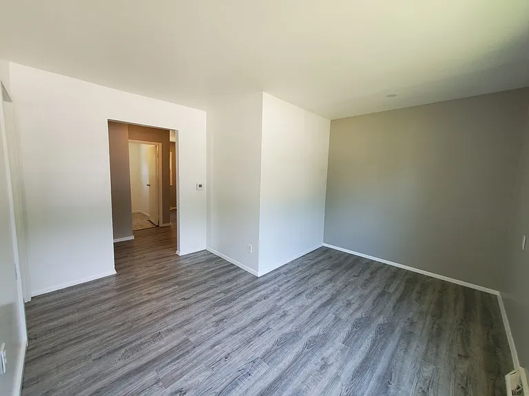 1105 Tremont Ave — Photo 18