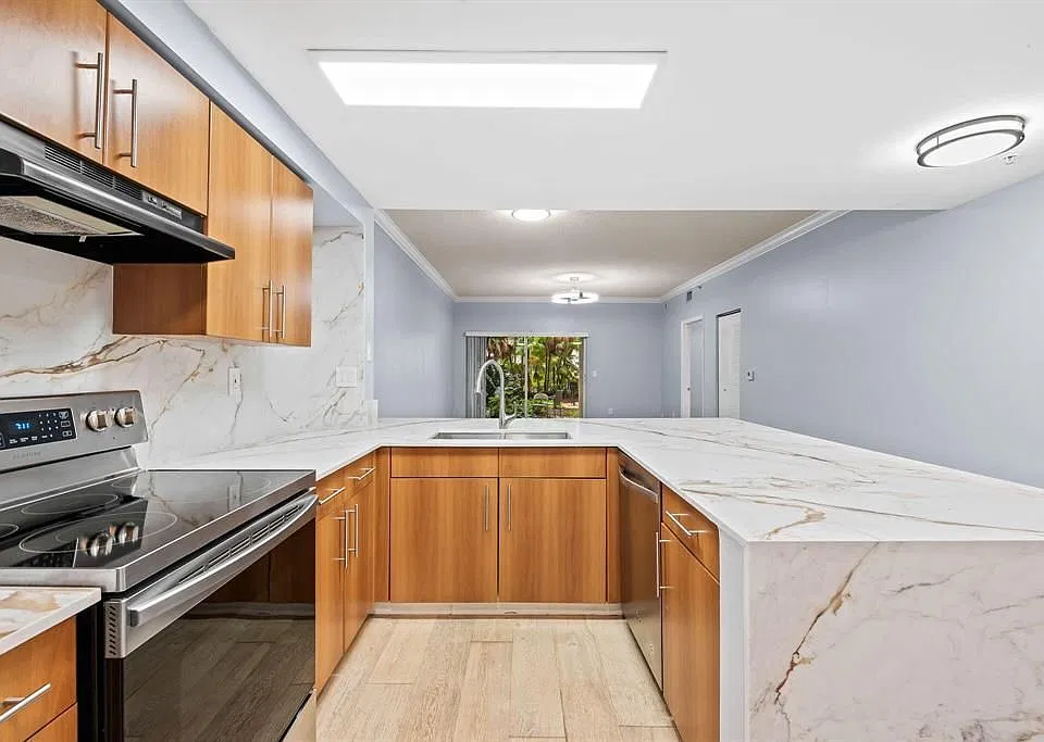 5900 Sample Rd #10