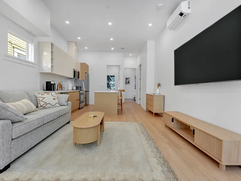 955B Nicola St — Photo 16