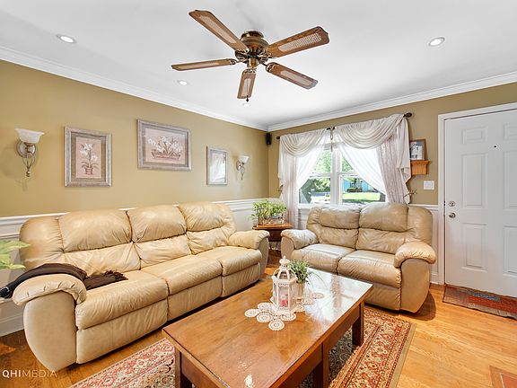 4th image of 633 Ponderosa Dr