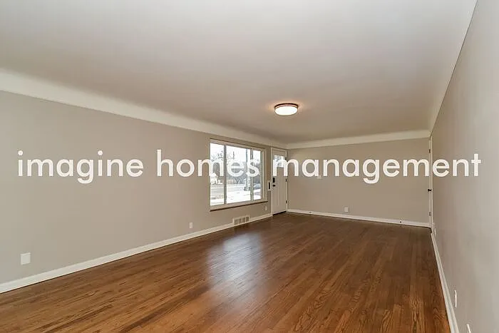 3 bed, 2.0 bath, 1325 sqft, $2,195 — Photo 2