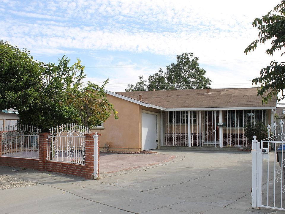 1st image of 1424 Holly Hill Dr