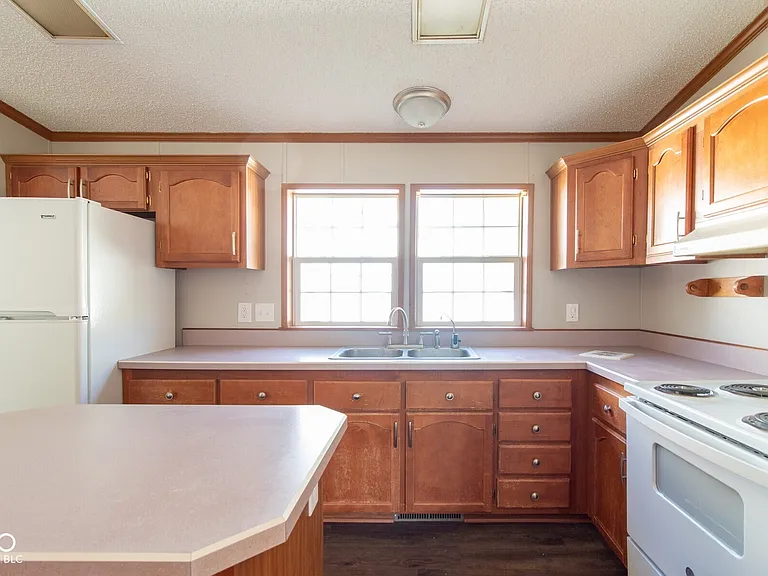 318 N Harrison St — Photo 9