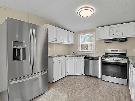 3rd image of 1095 Western Dr Lot 318