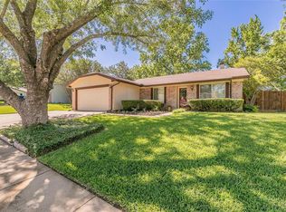 2400 Mesquite Ct E, Bedford, TX 76021