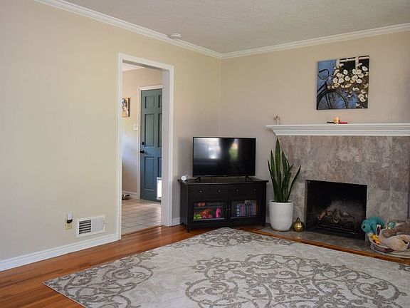5th image of 2154 E Emerson Ave