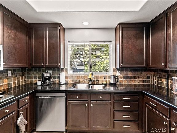 5th image of 703 Locust St Unit 1
