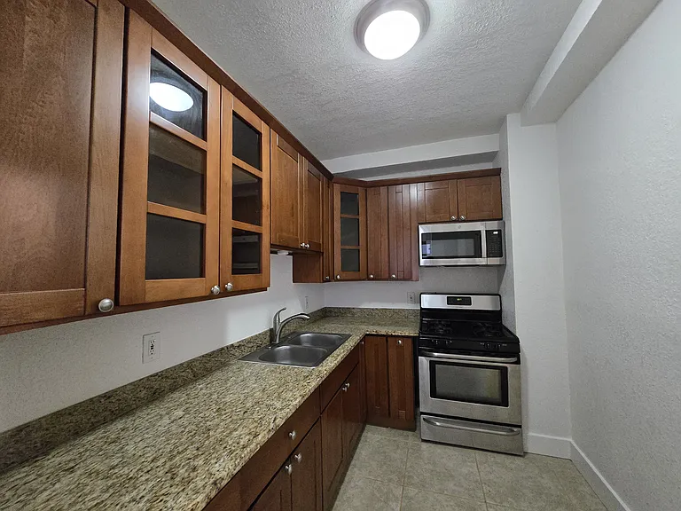 520 Taylor — Photo 10