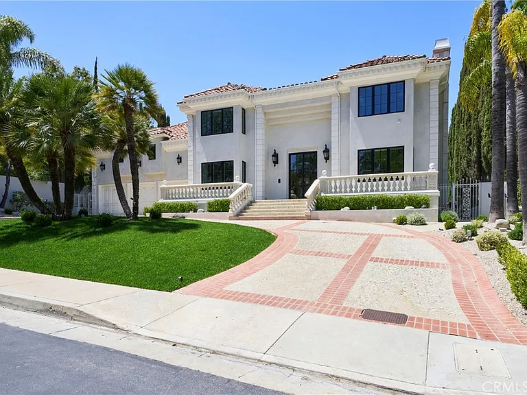 4427 Westchester Dr — Photo 2
