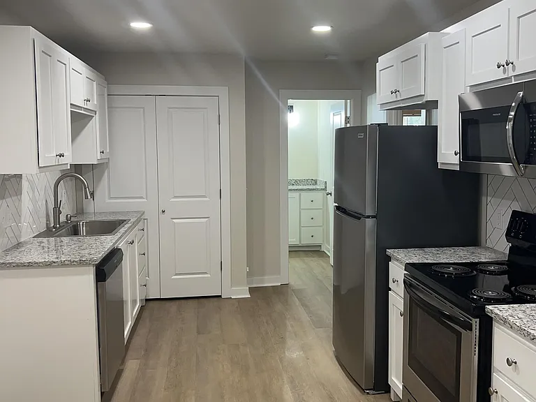 221 W Himes St — Photo 10