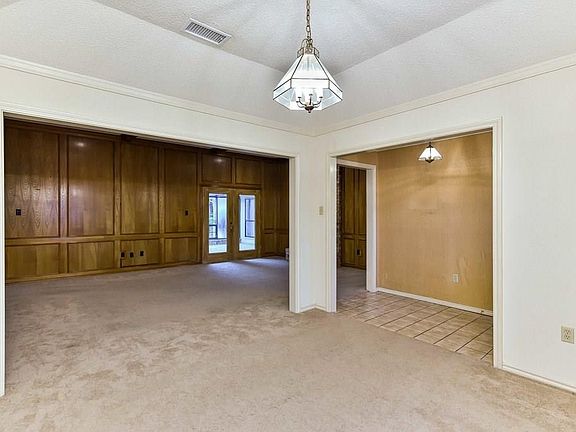 4th image of 2215 Wimbledon Dr