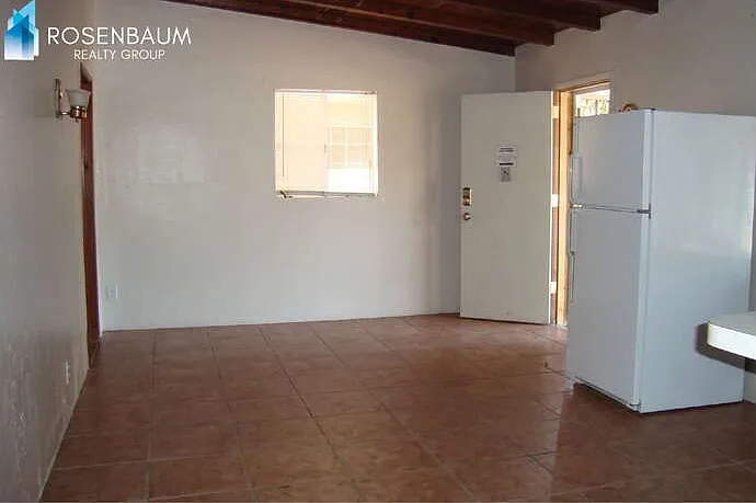 3 bed, 2.0 bath, 1099 sqft, $1,425 — Photo 4