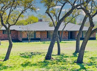107 S Royal Oaks Rd, Kerrville, TX 78028