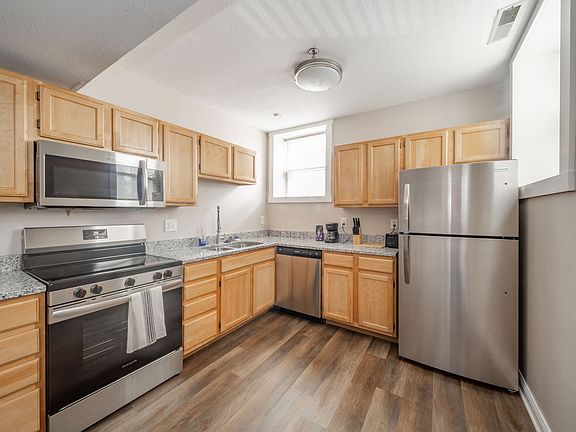 3rd image of 234 E 9th St APT B06