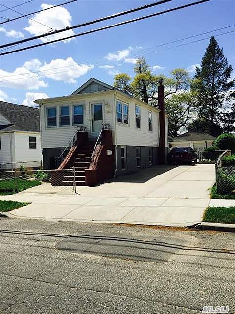 1st image of 104 Hunnewell Ave