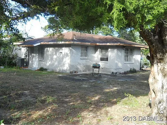 3 bed, 1039 sqft, $2,000 — Photo 2