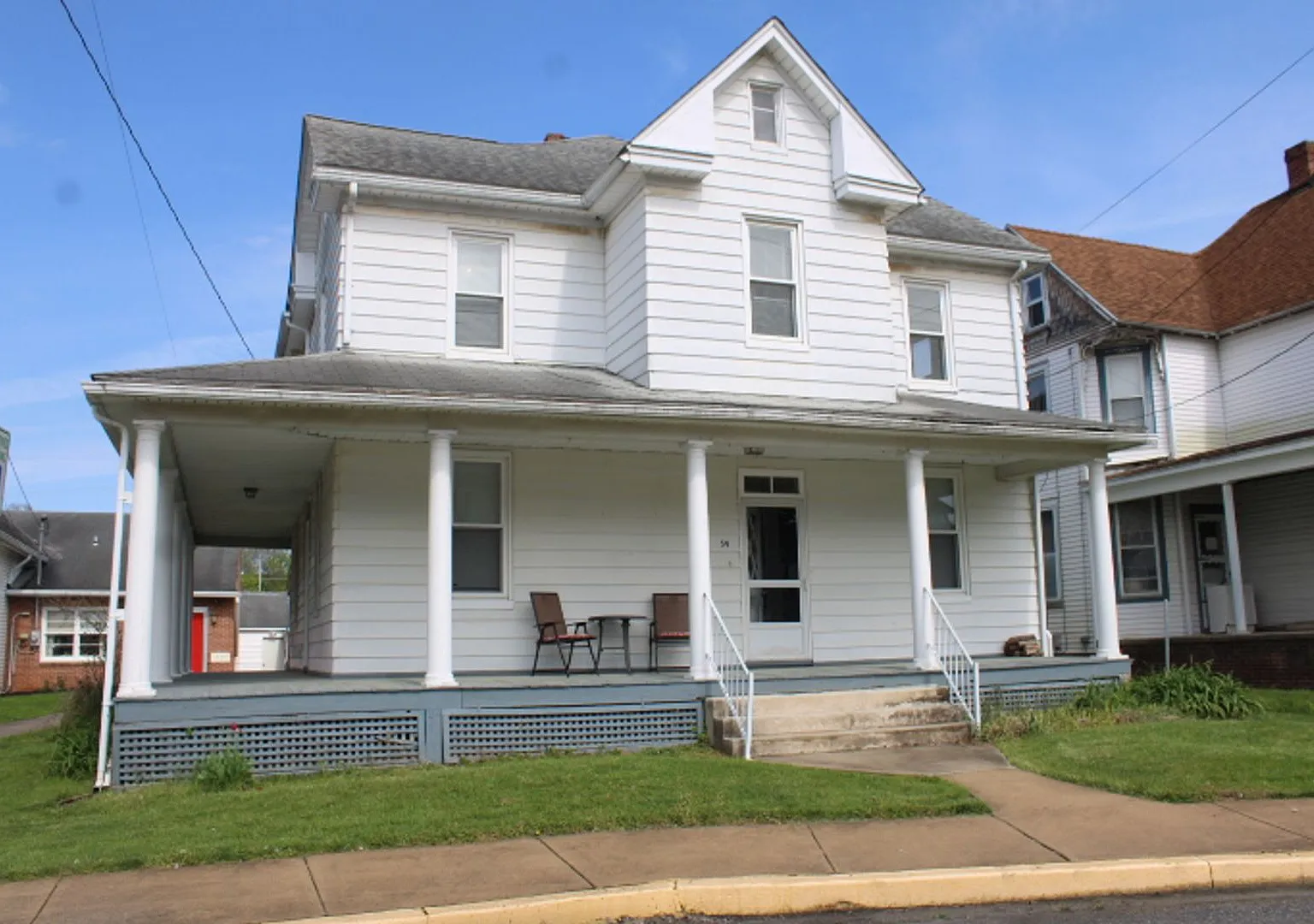 Spacious Single Family Home — Photo 1