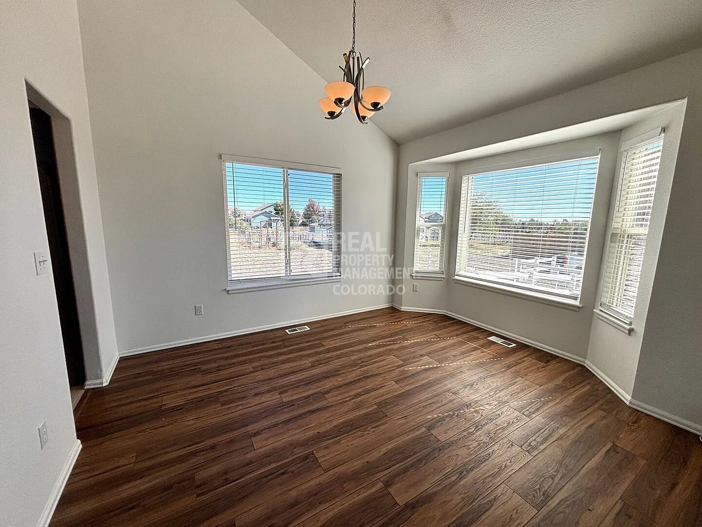Spacious 5-Bedroom Home on Over Half an Acre in Woodmen Hills — Photo 4