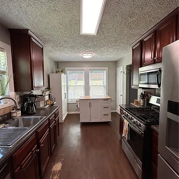 2134 Atkinson Ln — Photo 4