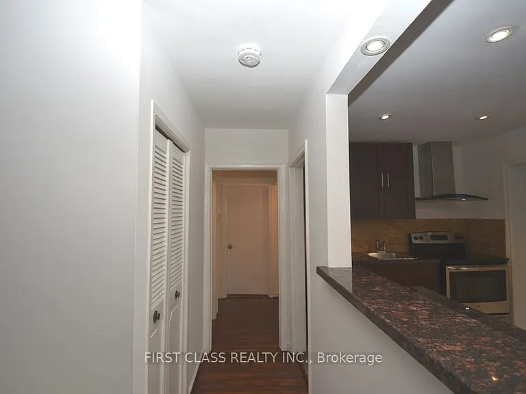 87 Vauxhall Dr — Photo 5