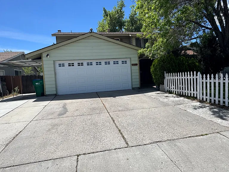1053 Glen Molly Dr — Photo 2