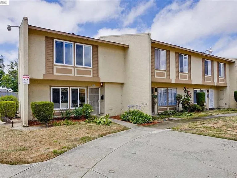 4132 Jamaica Ter — Photo 2