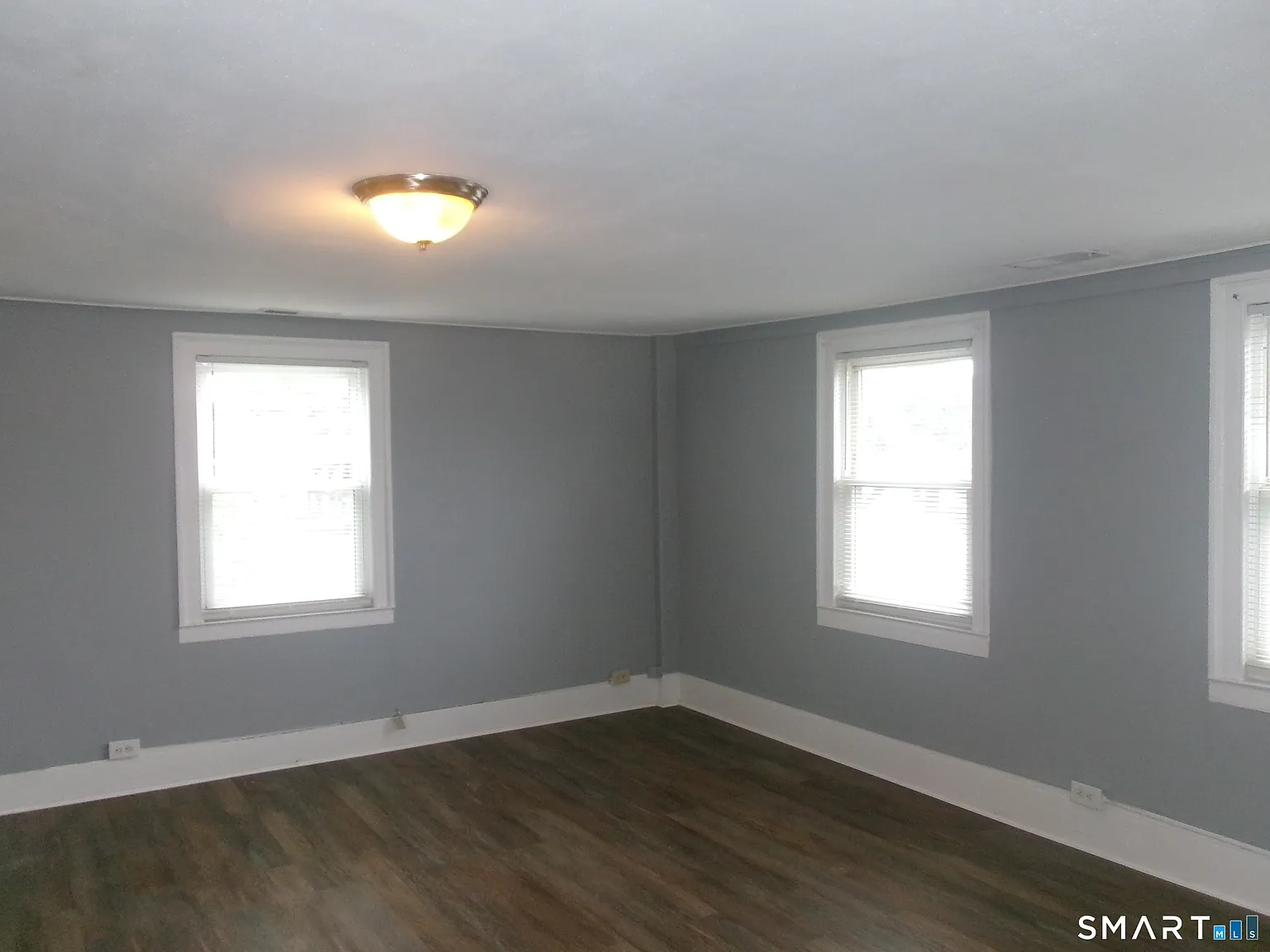 3 bed, 1.0 bath, 1100 sqft, $2,450 — Photo 2