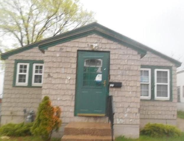 1st image of 121 2nd Ave S