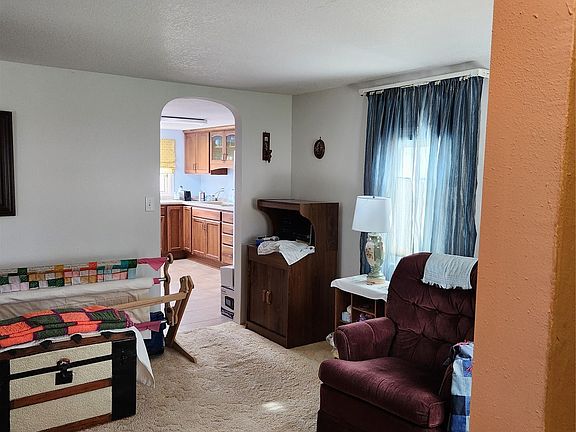 3rd image of 108 Prairie St
