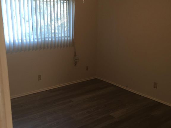 4th image of 744 Loma Ave APT 4
