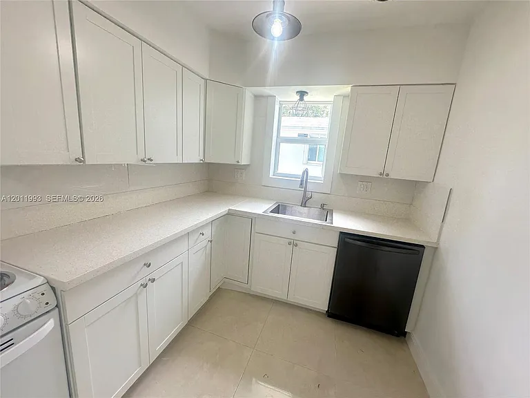 115 SE 2nd St #1 — Photo 2