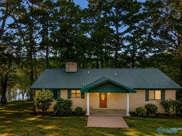 1416 Leota Lake Dr S, Southside, AL 35907