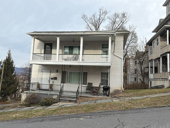 3rd image of 1017 Ash St