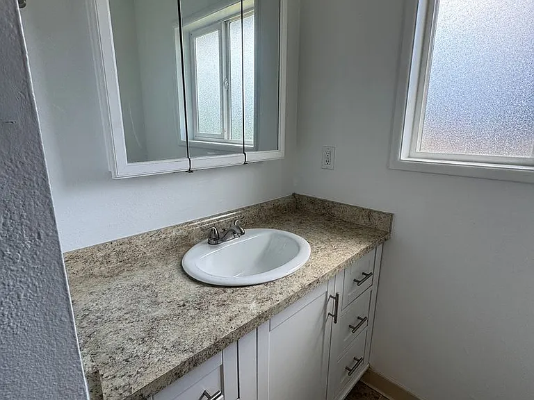1110 N 1st Ave — Photo 12